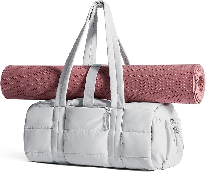 BAGSMART Reiki Gym Bag for Women, Medium Yoga Mat Crossbody Bag with Wet & Dry Pocket, Quilted Gym Shoulder Bag for Weekend, Lavender Gray