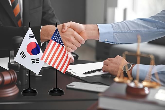 USA American & South Korea S Korean Desk Flags, US South Korea Table Flag, Small Mini American & S Korean Twin Table Office Flag, Miniature S Korean and US Desktop Flag With 13" Solid Black Pole, Black Base